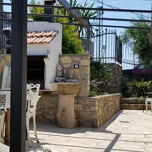 Piccola Casa Con Giardino Hébergement de vacances San Remo